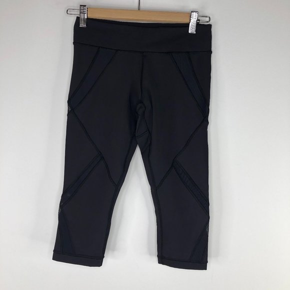 Lululemon Cool To Street Crops Black Mesh Capris - Picture 1 of 3